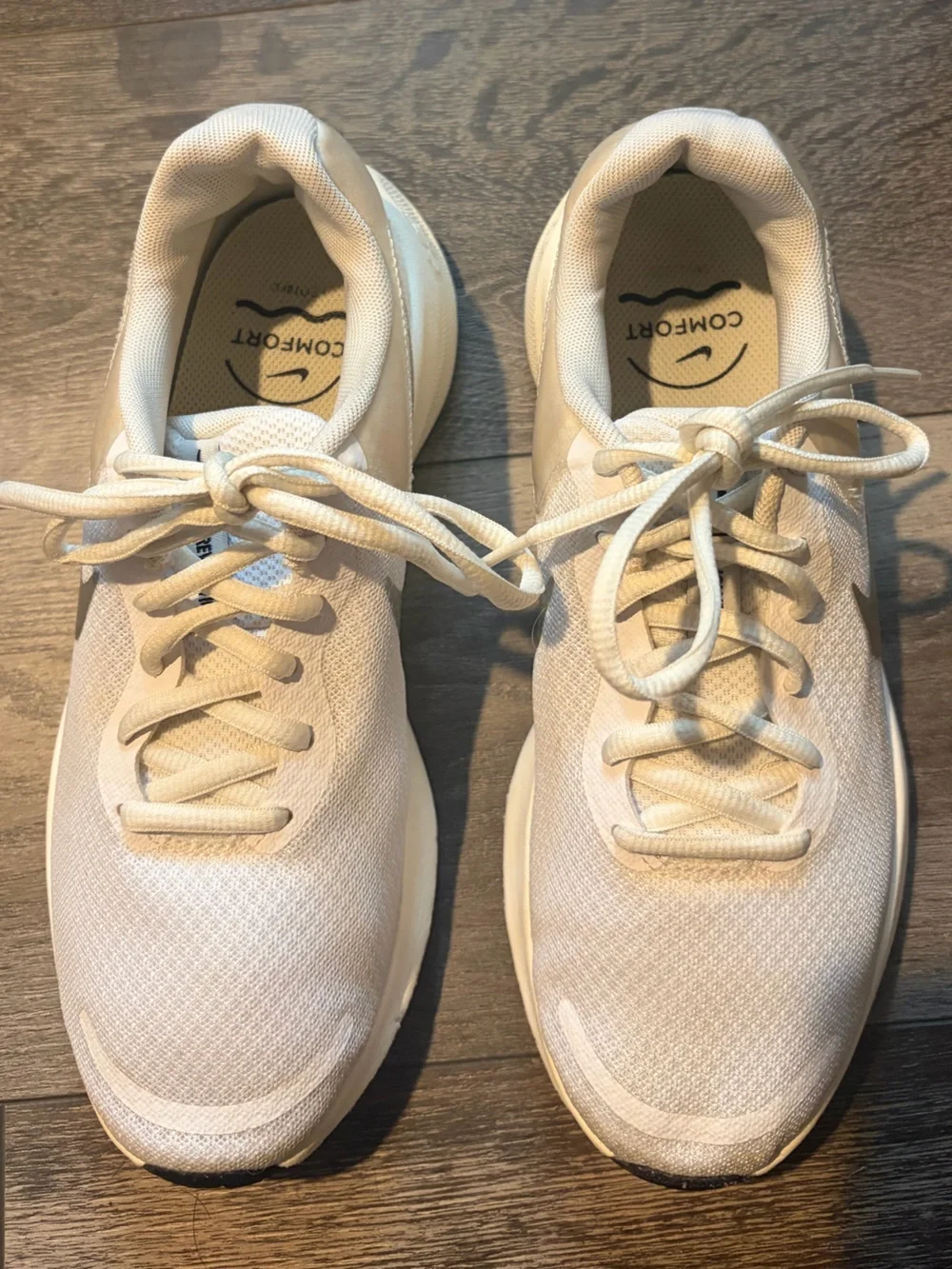 Nike Revolution 7 Womens 7.5 White Sail Metallic Silver Running Shoes FB2208-101